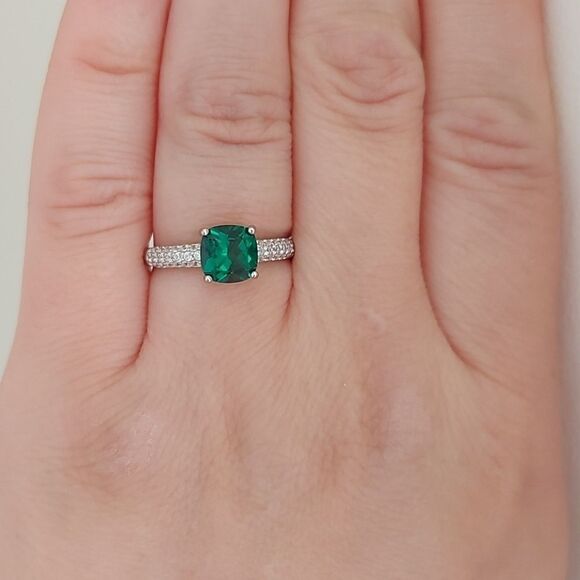 1.45 Carat Emerald Sterling Silver Ring - Picture 7 of 9